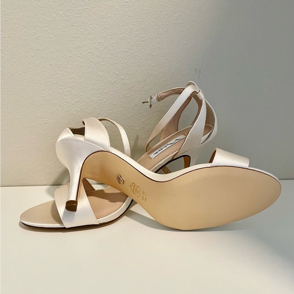 Ivory wedding heels - Picture 2 of 3